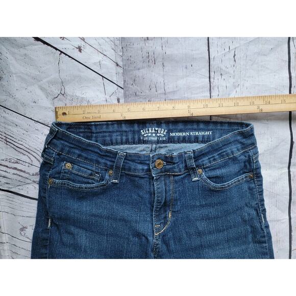 Signature Levi's Women's Modern Straight Dark Wash Stretch W26-L24.5 - Picture 3 of 9